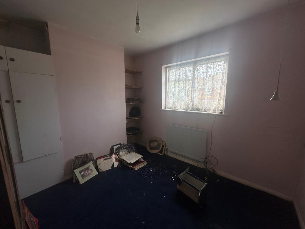 Lot: 101 - FOUR-BEDROOM HOUSE FOR REFURBISHMENT - Bedroom three